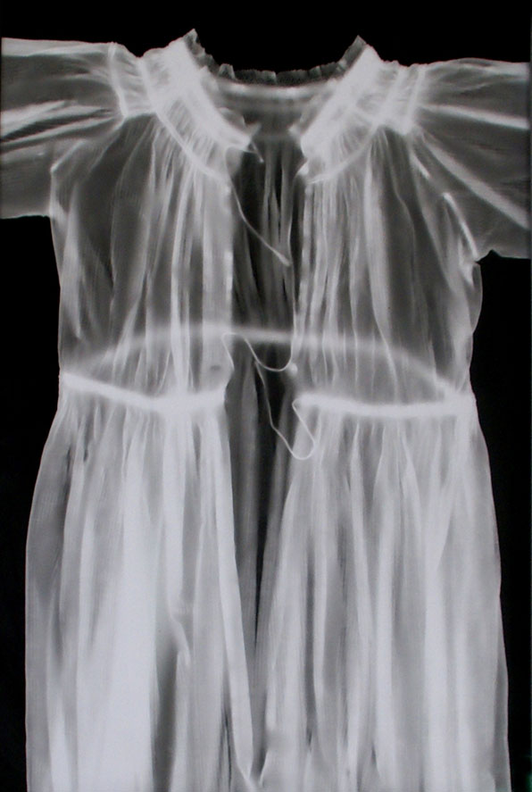 Monochromatic negative image of thin cotton chemise